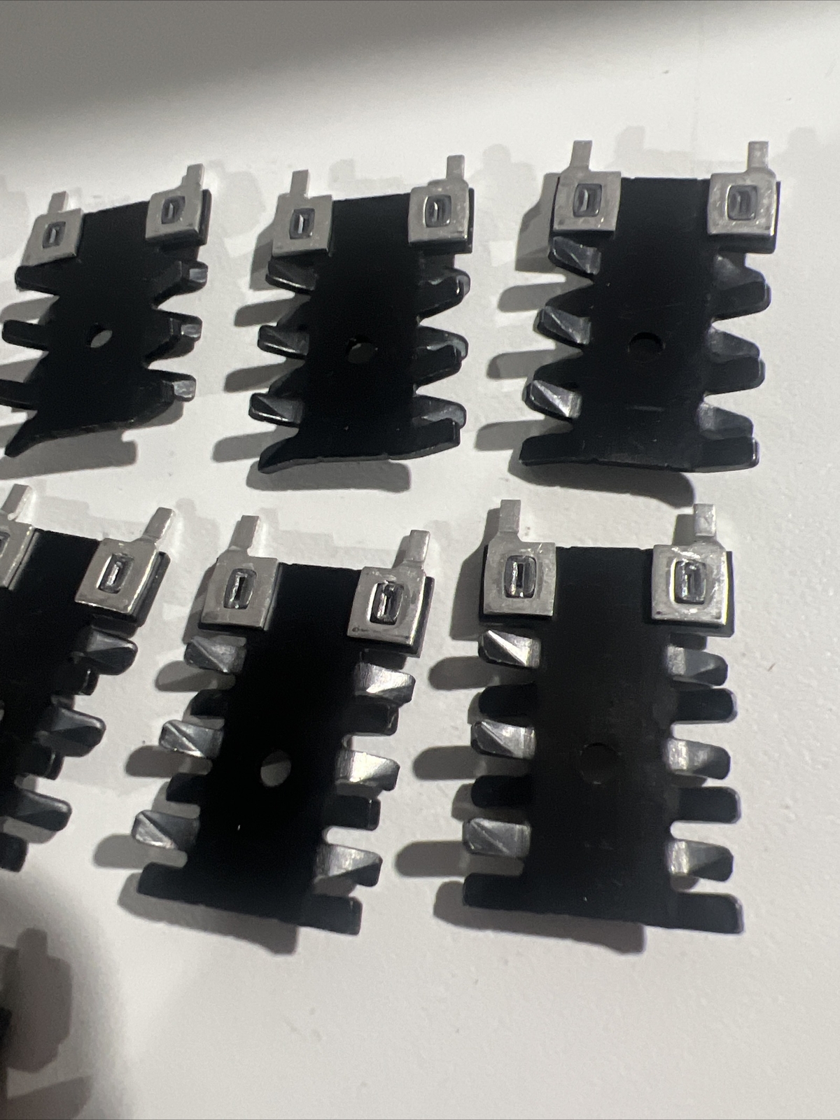 28pcs 592502B03400G Heat Sink TO-220 Aluminum 1.0W @ 30°C Board Level, Vertical