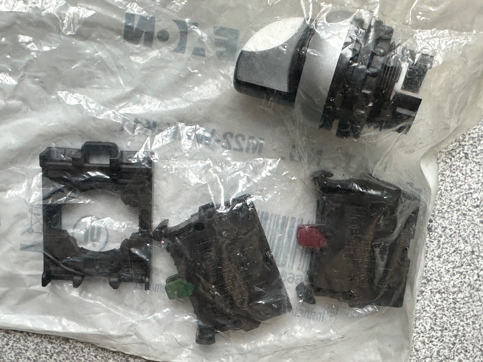 NEW Eaton M22-WRK-K11 Selector Switch 2 Position Maintained 1NO 1NC M22-K01 K10