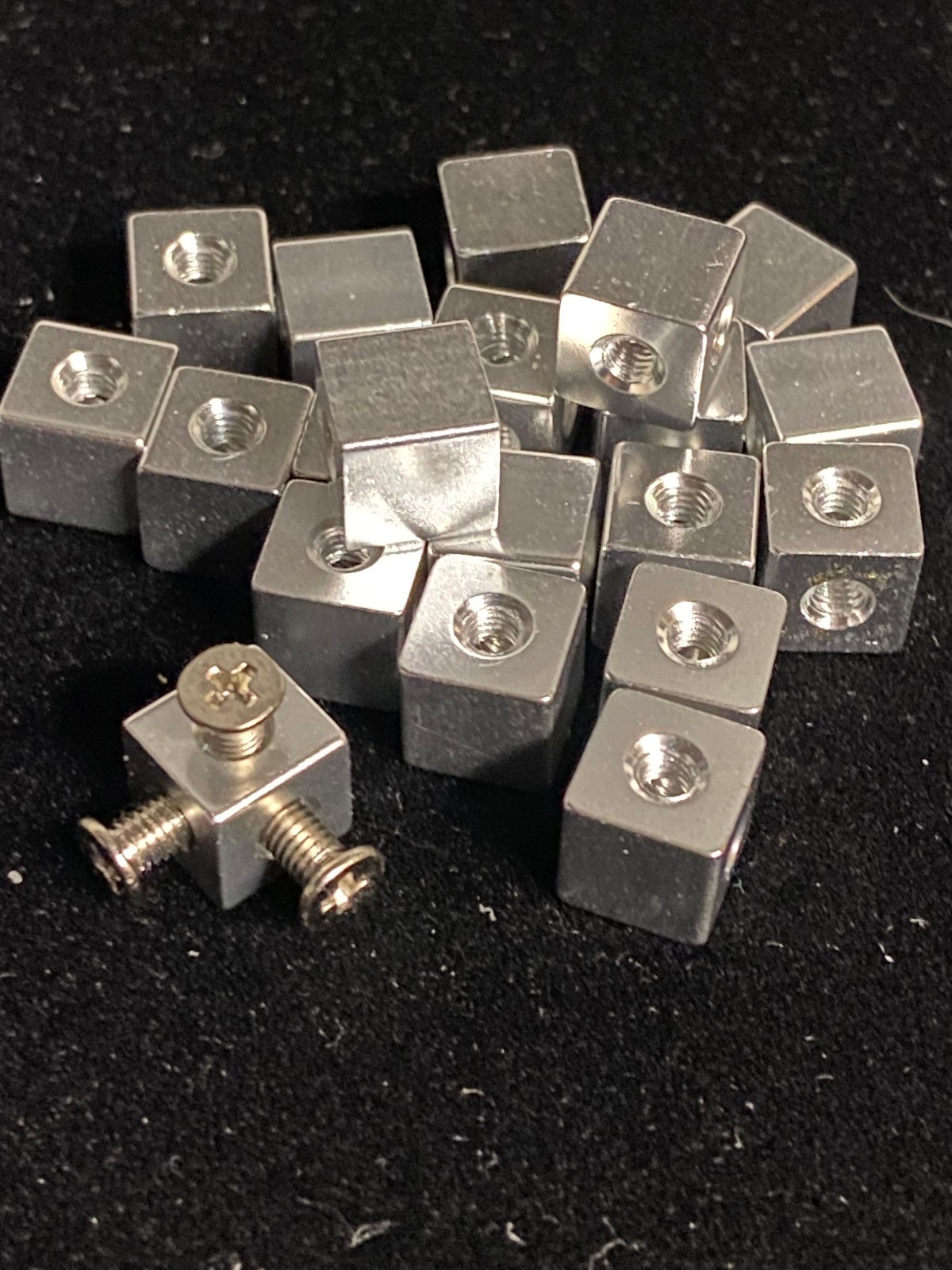 Aluminum Cube Connector for Acrylic 3 Way with M3 thread and (8mm side)