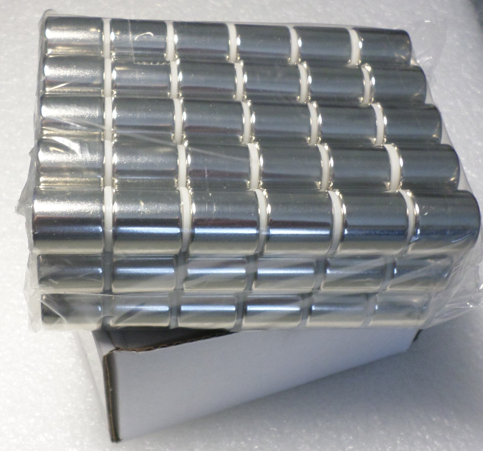 Box Lot of 90 Neodymium Rare Earth Magnets 5/8×5/8 Grade N42 EXTREMELY POWERFUL