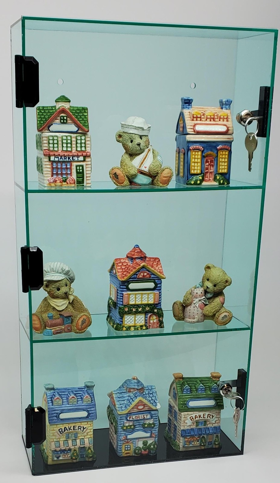 T’z Tagz Glass Green Dual Locking Acrylic Display Case Dust Cabinet 18.25x10x4