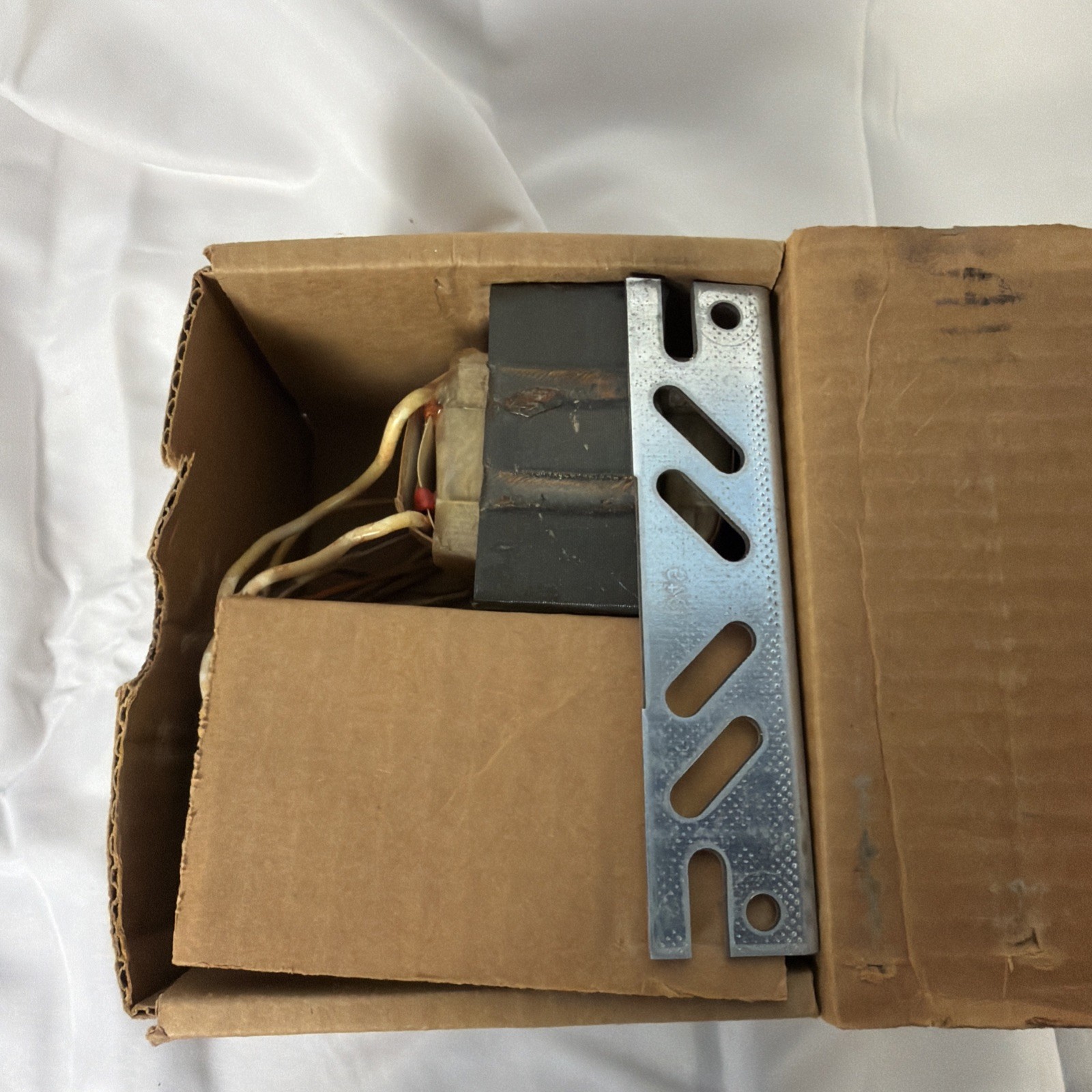 Philips 71A5390-001D CORE AND COIL BALLAST KIT 100W M-90 120/208/240/277V INPUT