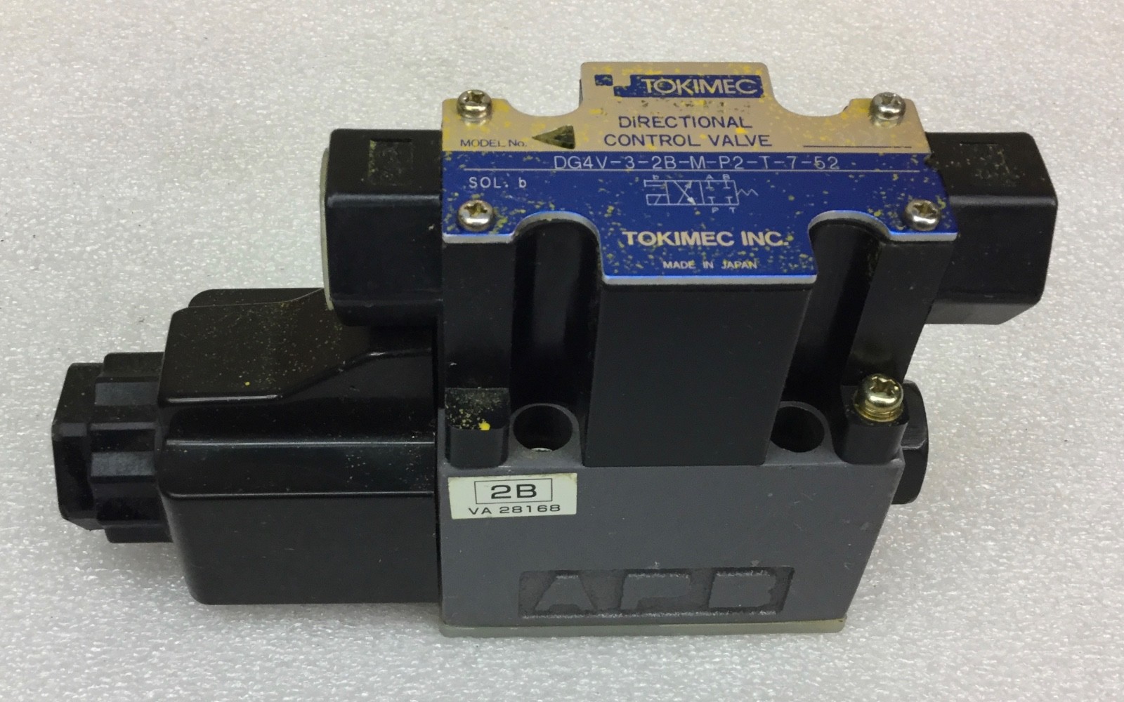 TOKIMEC MODEL DG4V-3-2B-M-P2-T-7-52 DIRECTIONAL CONTROL VALVE NEW NO BOX