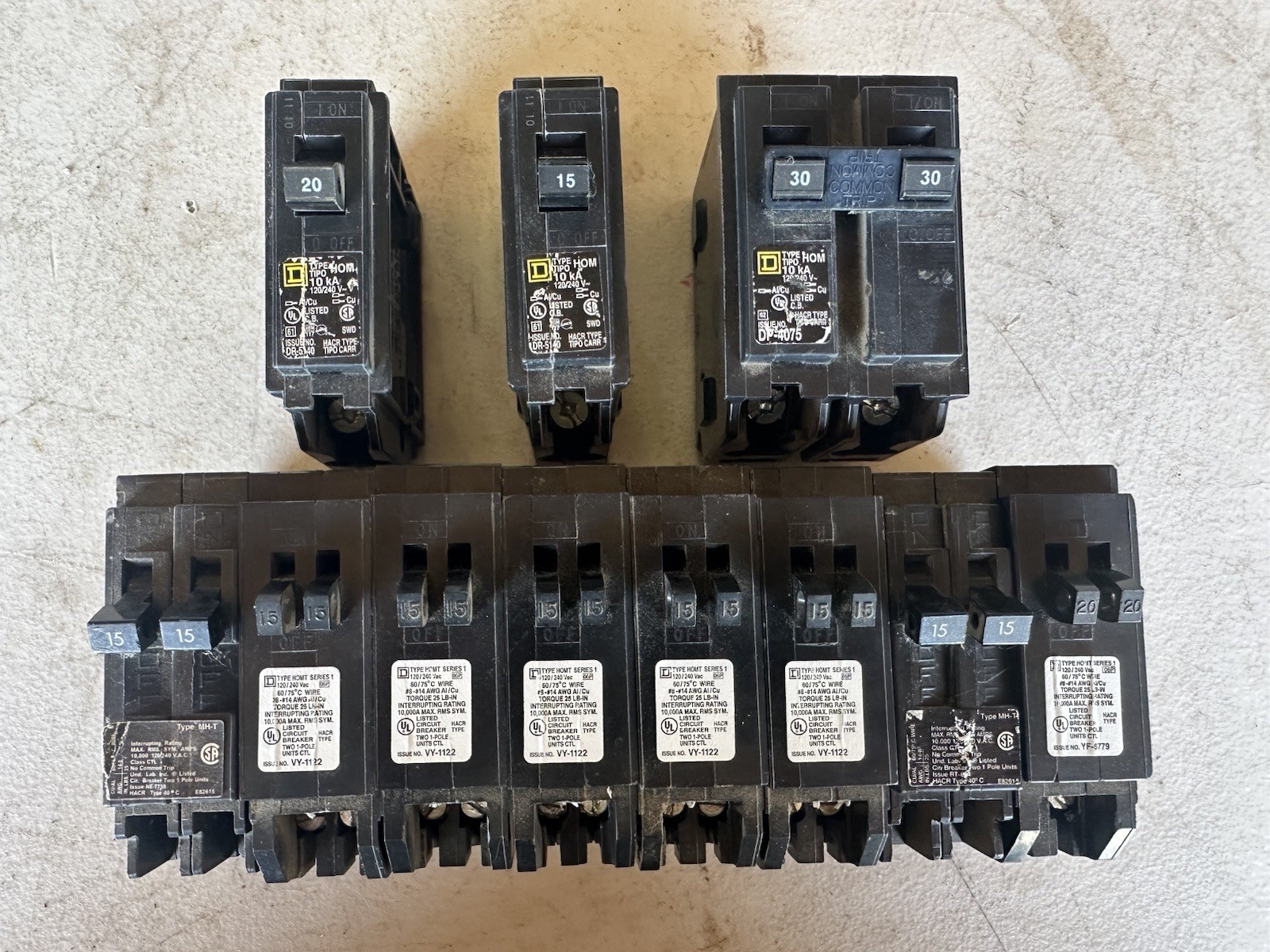 LOT OF 11* Square D HOMT1515 & 2020 15 & 20 Amp 1-Pole Tandem Circuit Breaker