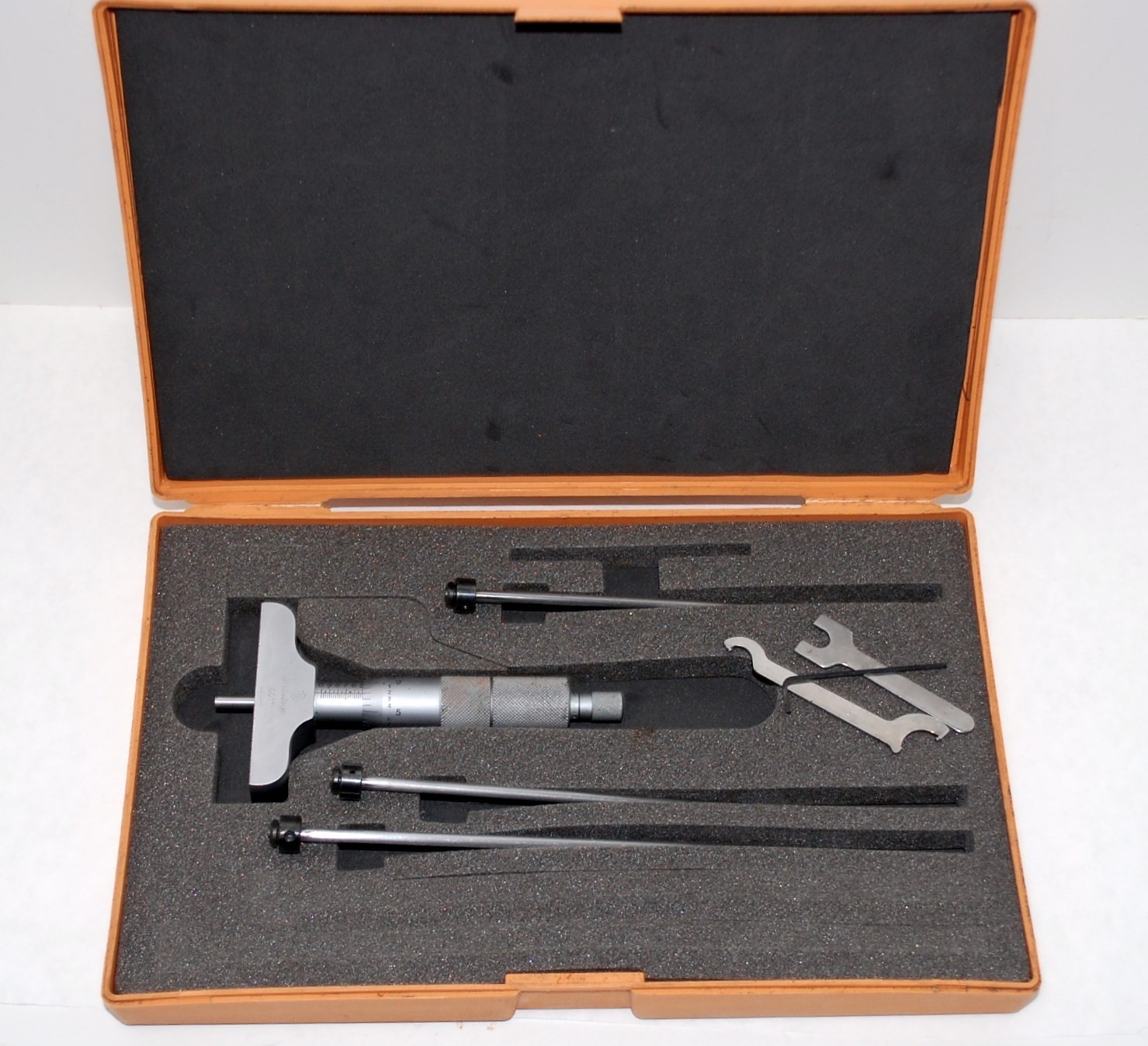 Mitutoyo 0 – 4 Inch Depth Micrometer With Original Case