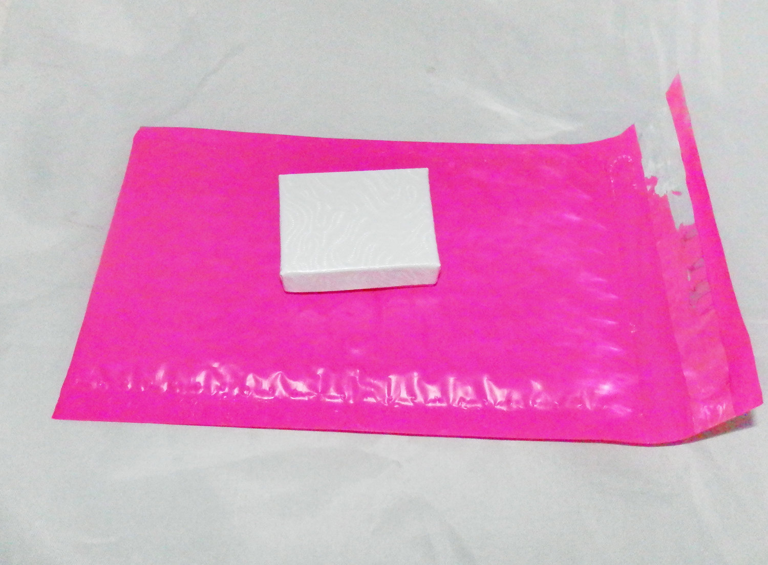 12 Assorted Sizes 8.5×12, 6×9, and 4×8 Hot Pink Poly Bubble Mailers 4 of Each