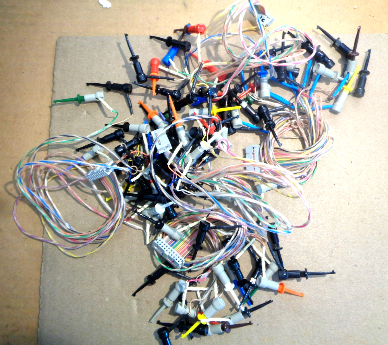 1 Set HP ? CABLES or Test Leads with Grabbers, or ??? 20 Pin w/ Grabbers on All