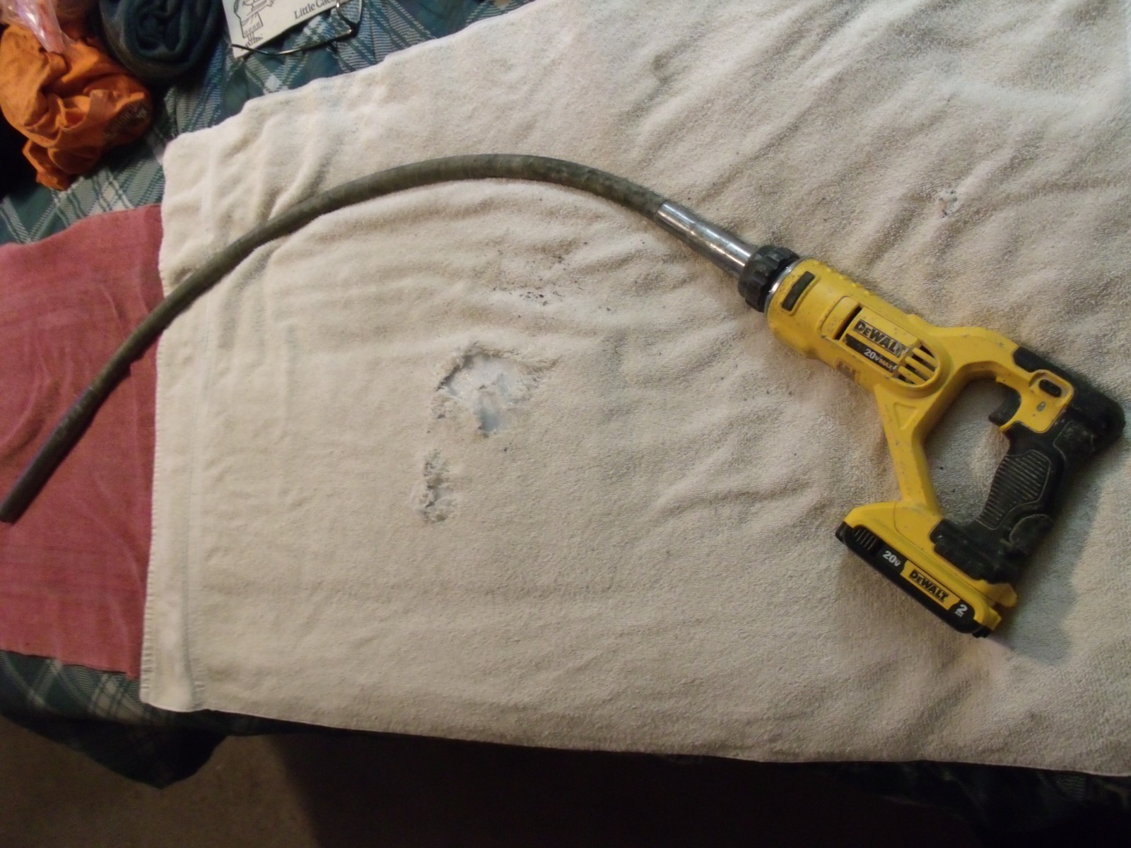 DEWALT DCE531 PENCIL VIBRATOR 20 Volt Concrete Masonry Construction Tools