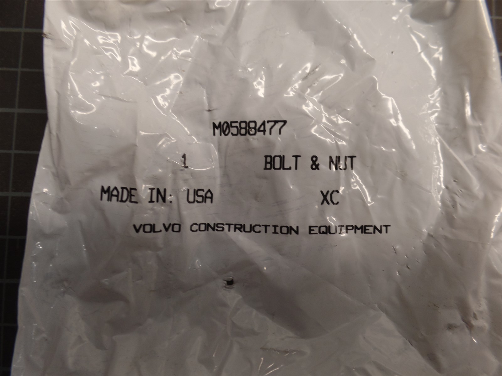 VOLVO M0588477 Cutting Edge BOLT & NUT, 588477, SET OF 9!! ESCO Hensley