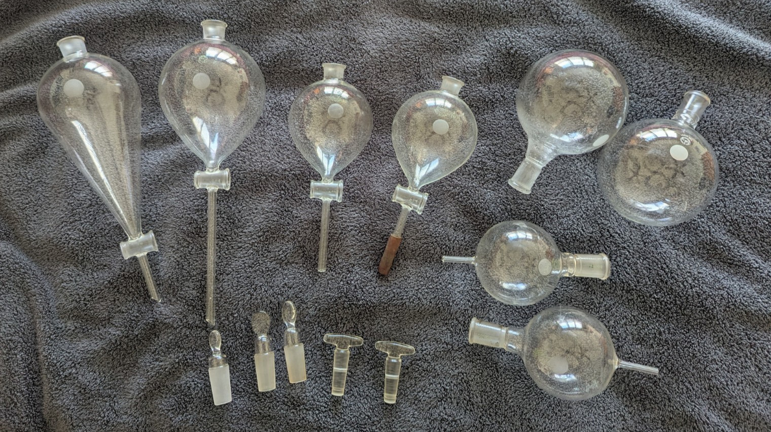 Lot of Chemistry Lab Glassware: Round Bottom flasks, Separatory Funnels, Etc.