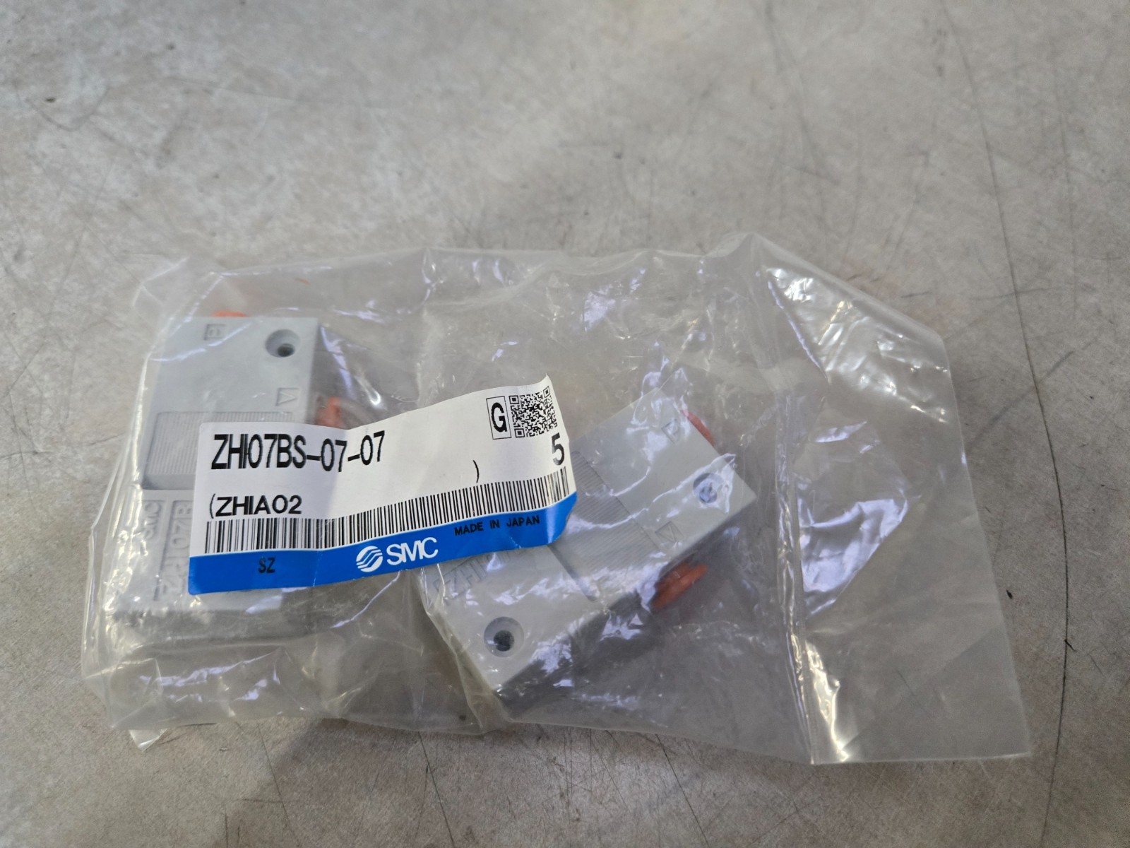 Lot of 2 Sealed SMC ZHI07BS-07-07 VALVES