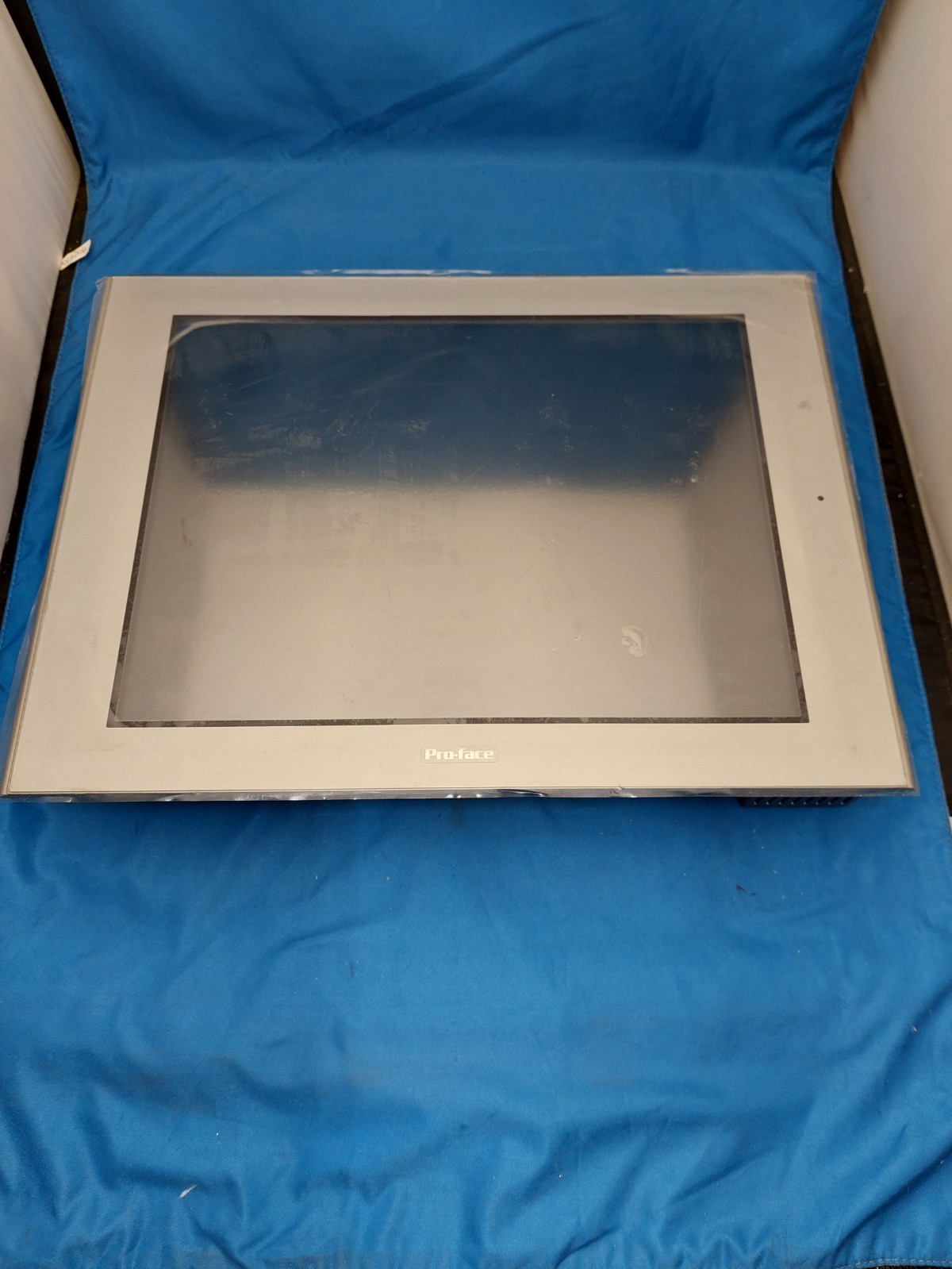 Pro-Face 3280024-01 HMI Touch Panel AGP3750-T1-AF, AC 100-240V, 50/60Hz