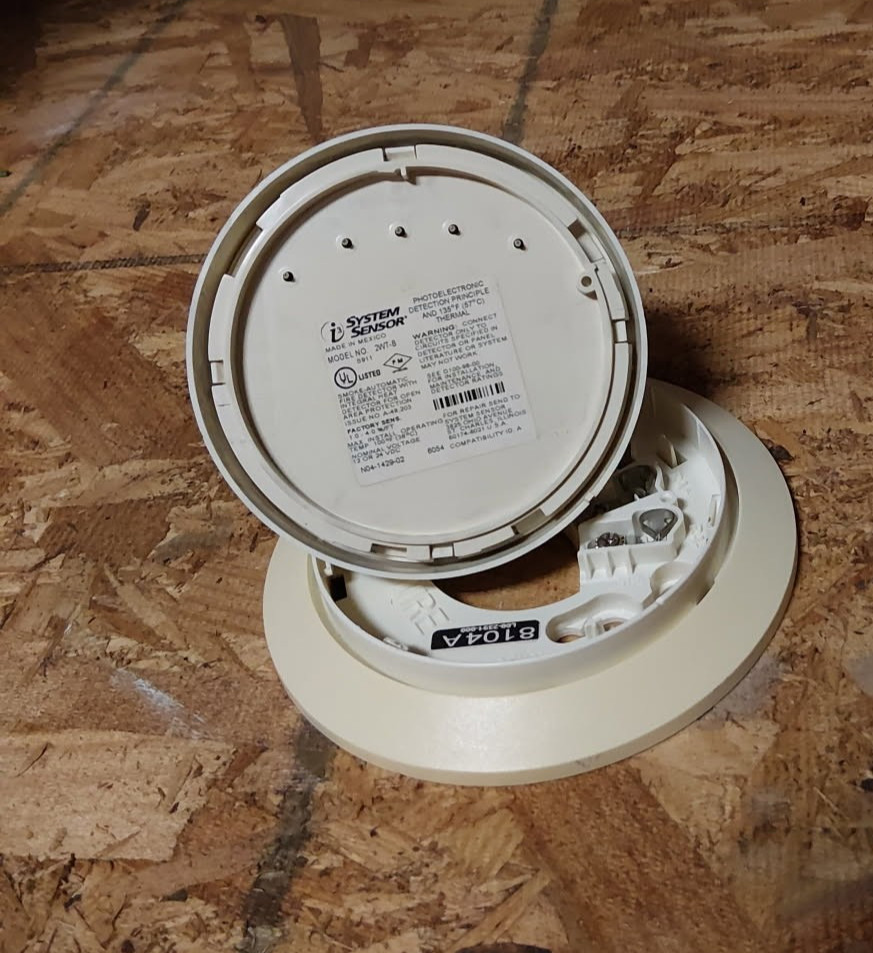 System Sensor 2WT-B I3 Series Smoke Detector 2-Wire Plug-In Photo 12/24V
