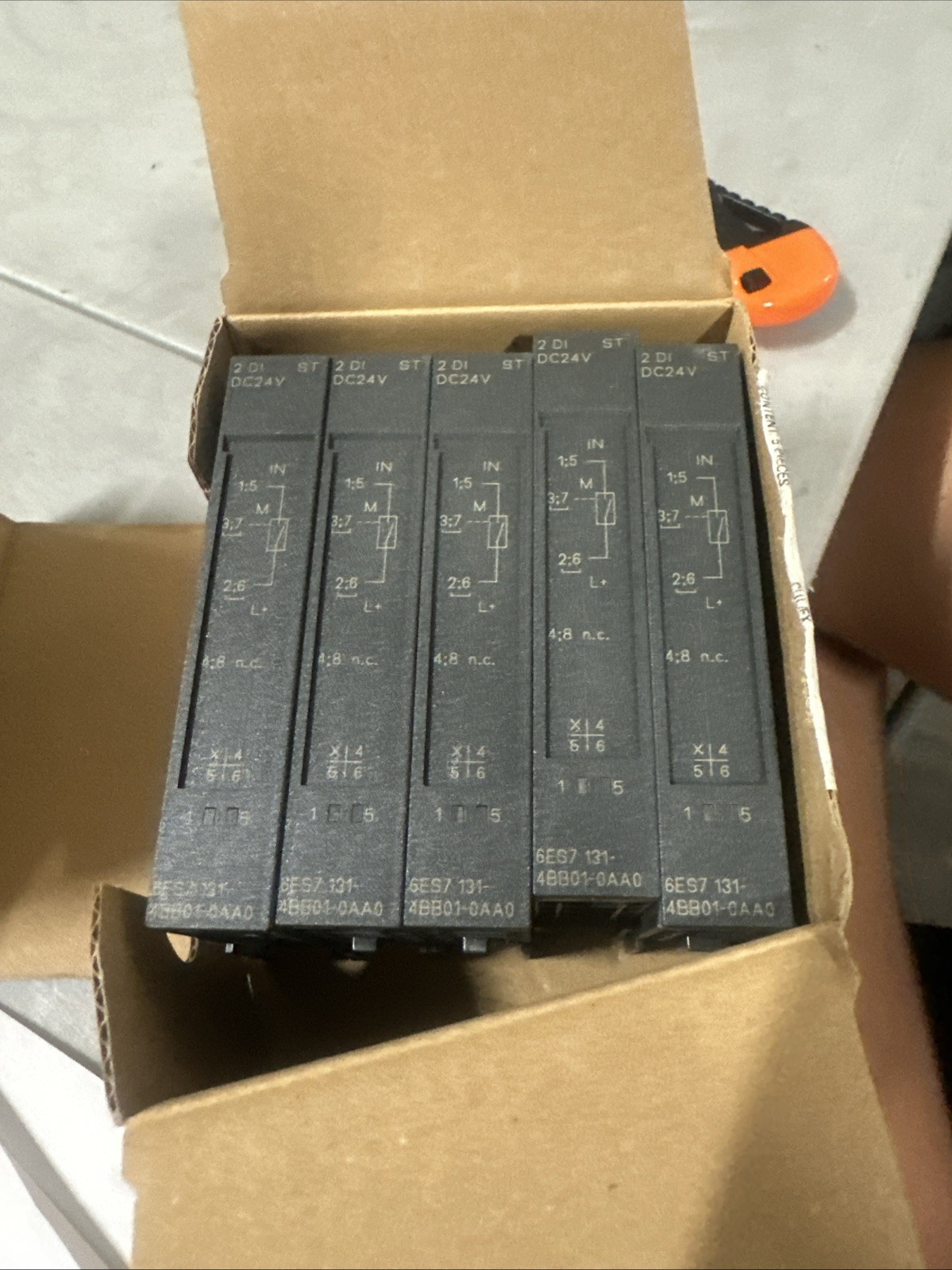SIEMENS 6ES7 132-4BD02-0AA0 DIGITAL OUTPUT MODULE. Box Of 5