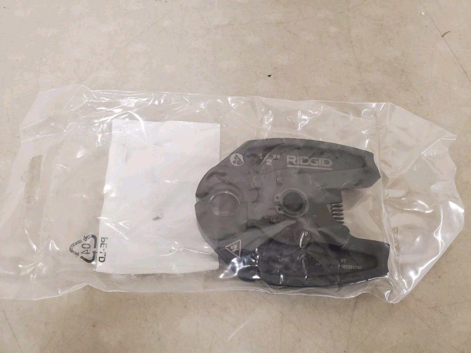 RIDGID RP 115 Mini Press Kit w/ 1/2″ & 3/4″ ProPress Jaw, Battery, & Charger