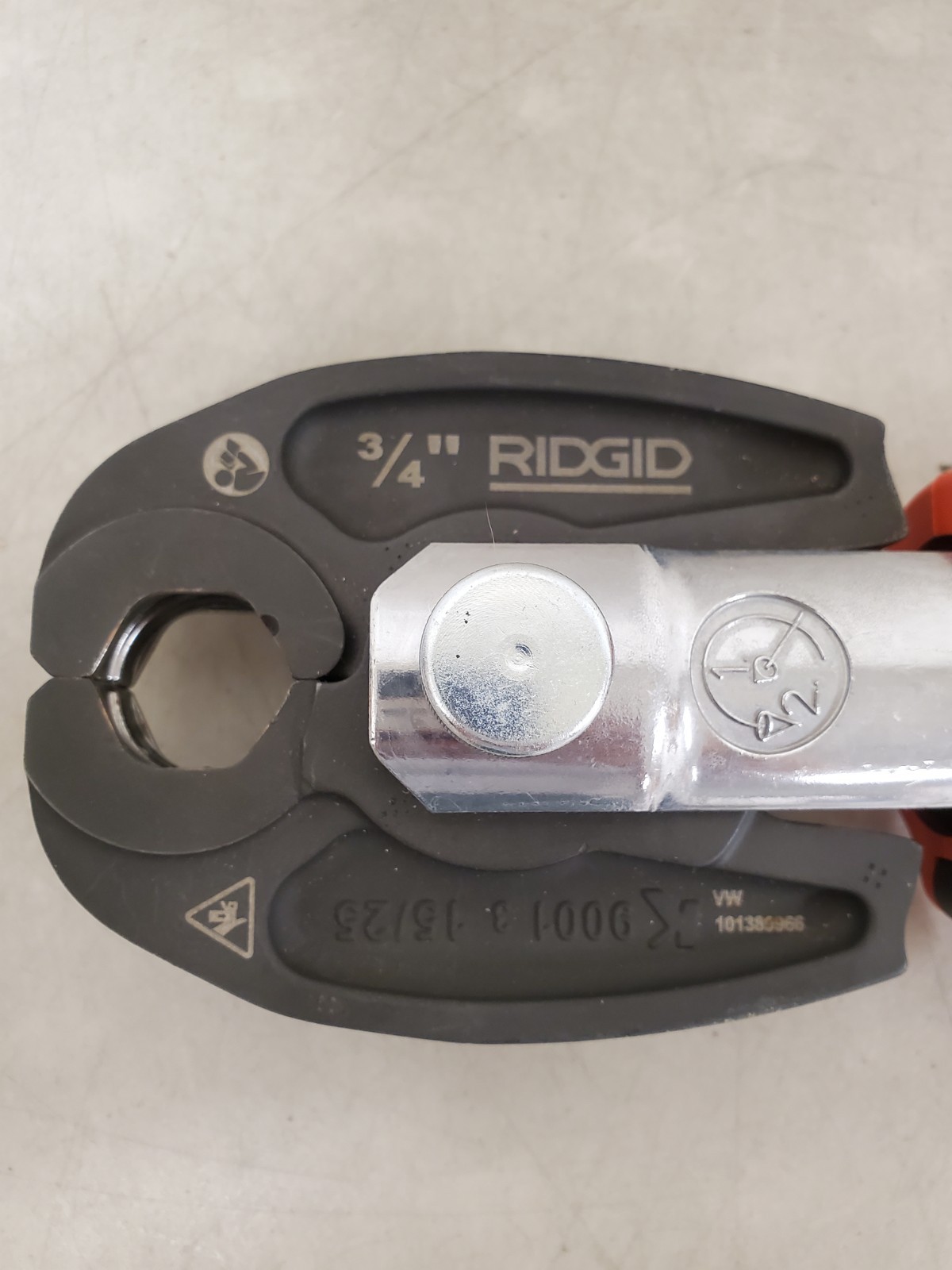 RIDGID RP 115 Mini Press Kit w/ 1/2″ & 3/4″ ProPress Jaw, Battery, & Charger
