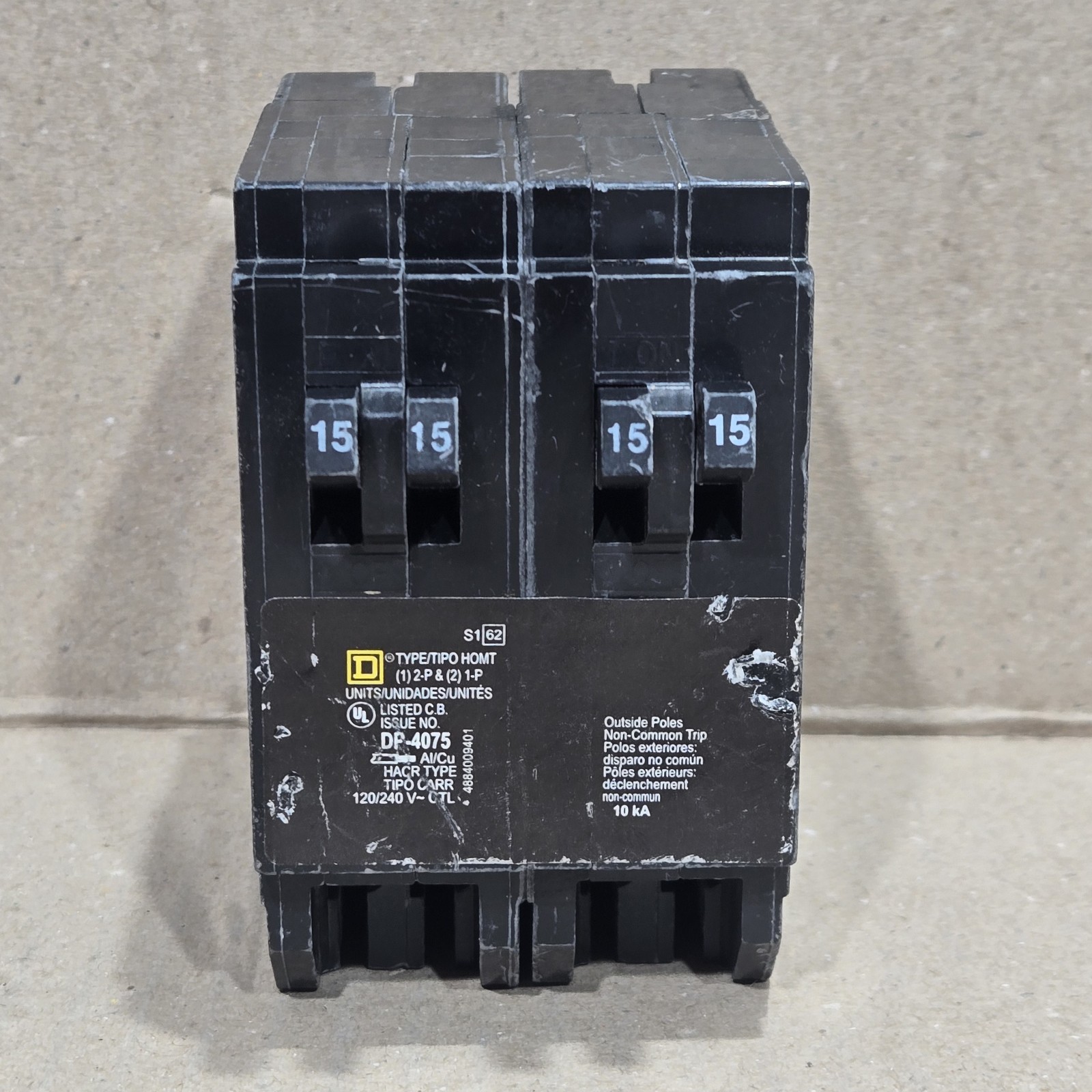 Square D HOMT1515215 Tandem Circuit Breaker 15/15/15 Amp 120V | 1-Pole, 3-Phase