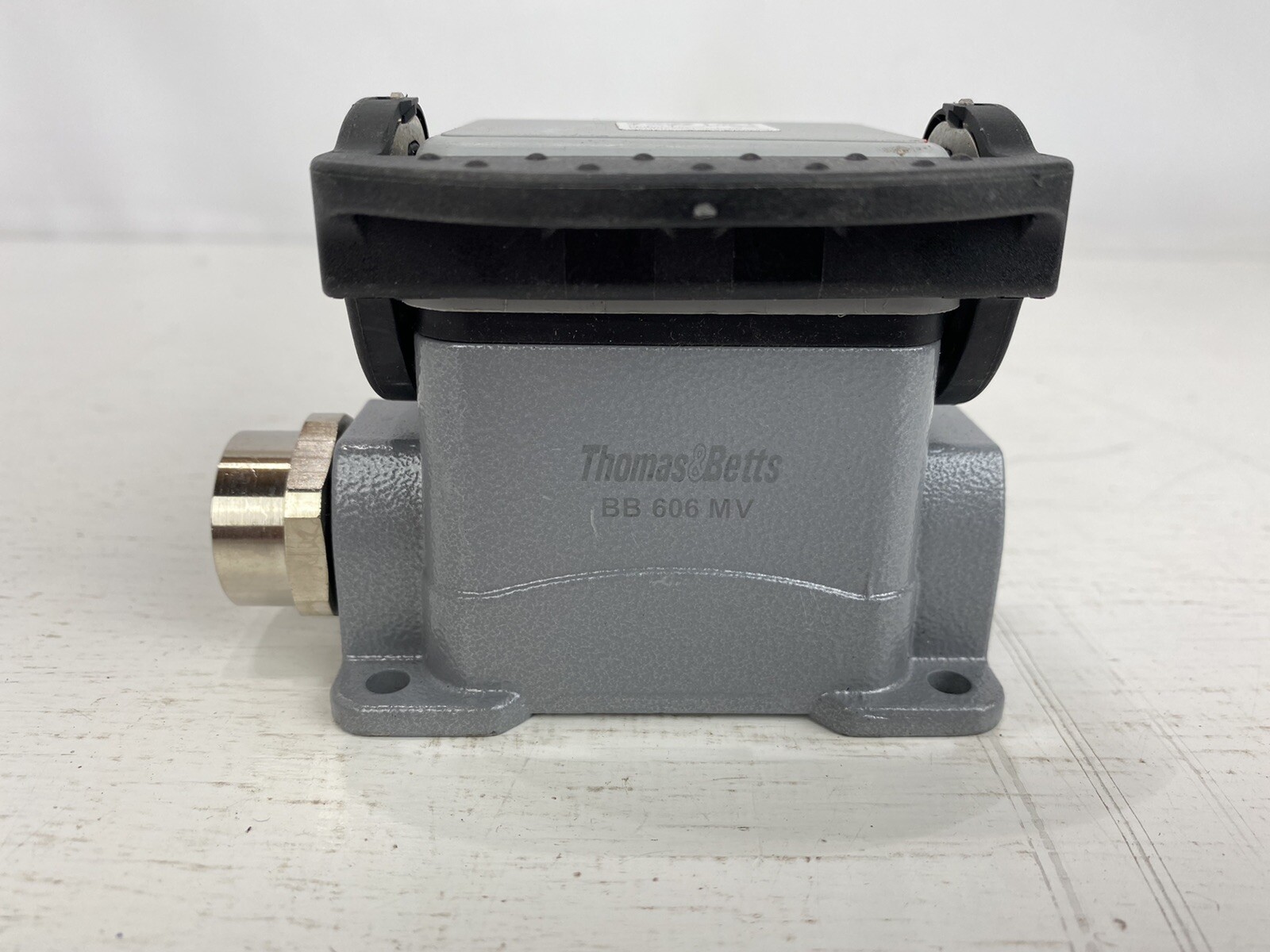 Thomas & Betts BB606MV Single Lever Box Base With Cover; 1 Inch x 0.500 Inch NP