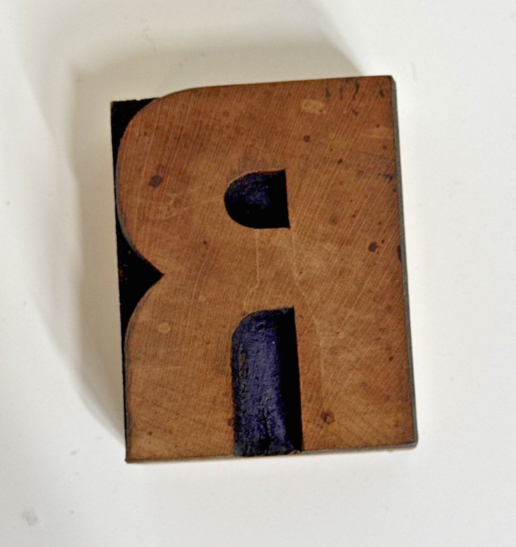 Vintage Letterpress WOOD LETTER R “R” PRINT TYPE Printing 2″