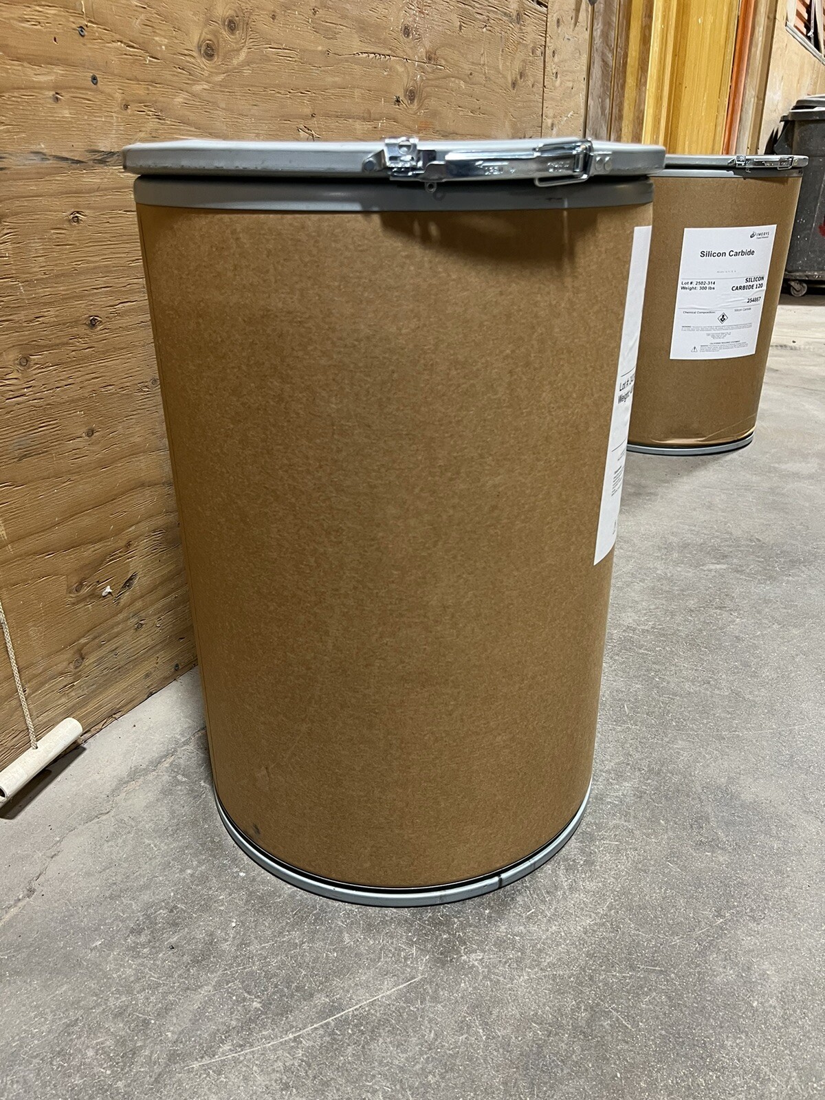CLAMP RIM FIBER BARREL- 17-1/2 Wide X 26 High-WITH FIBER LID AND CLAMPING RIM