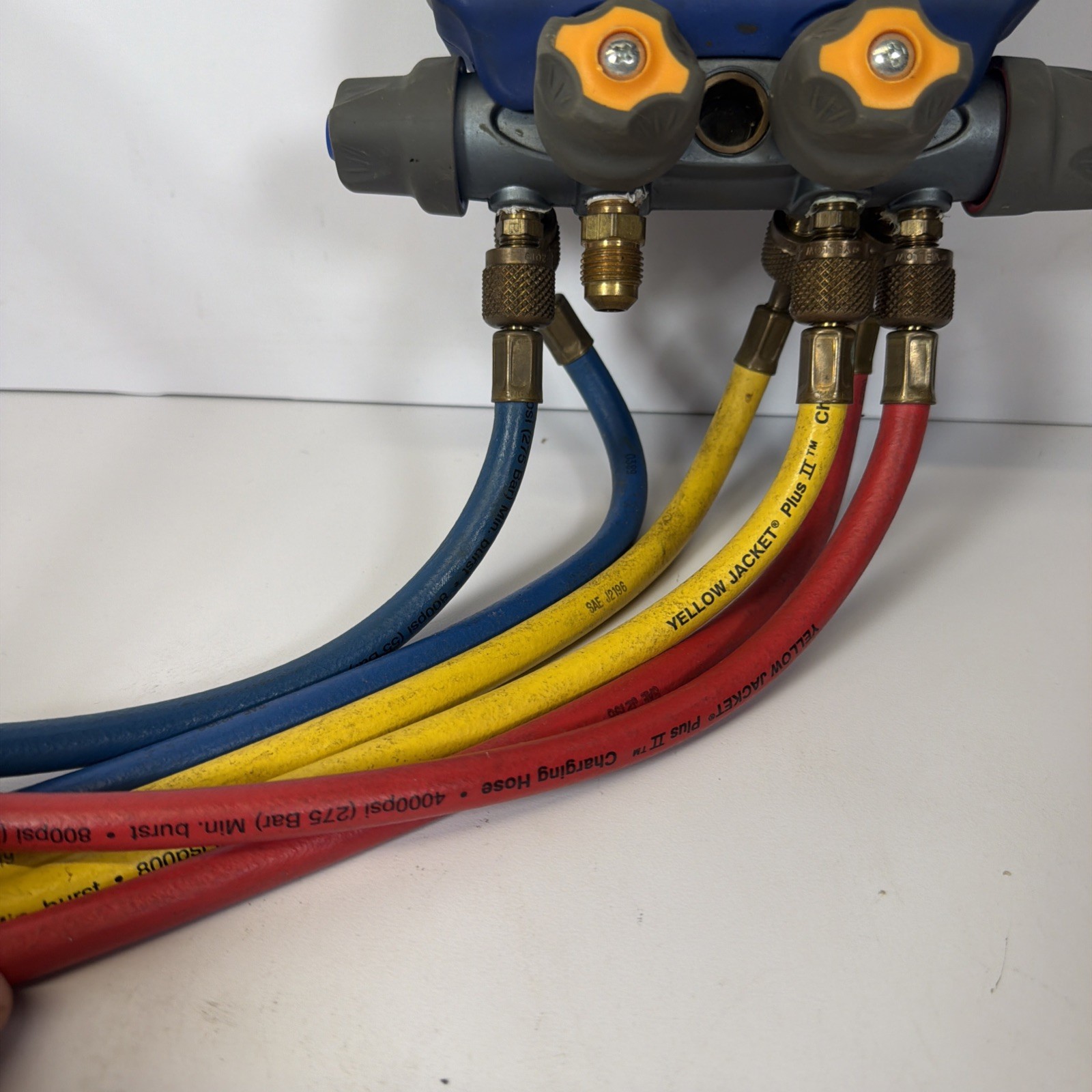 Yellow Jacket P51-870 TITAN Digital Manifold 40870 w/ Hoses & Bag