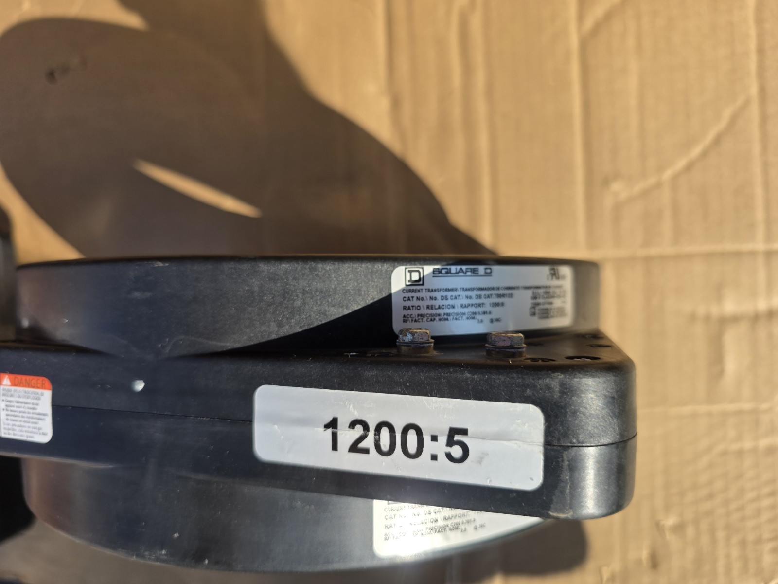 1200:5 CT Square D 27S0R122 27S Bus Bar-Type Current Transformer 1200:5 50-400Hz