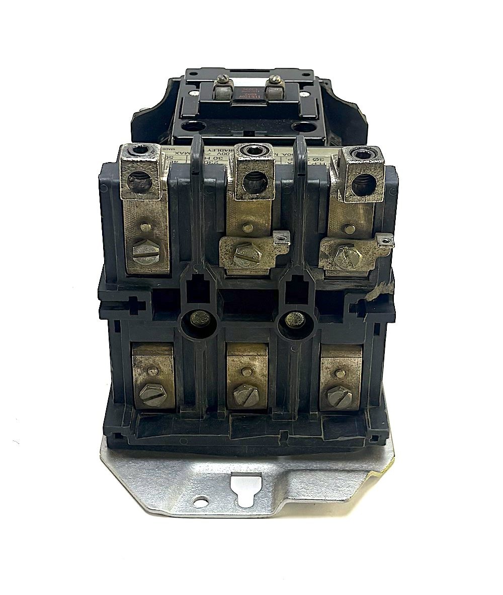Allen Bradley 509-DOD-9 Size 3 120V 90A 3PH Motor Starter (BROKE)