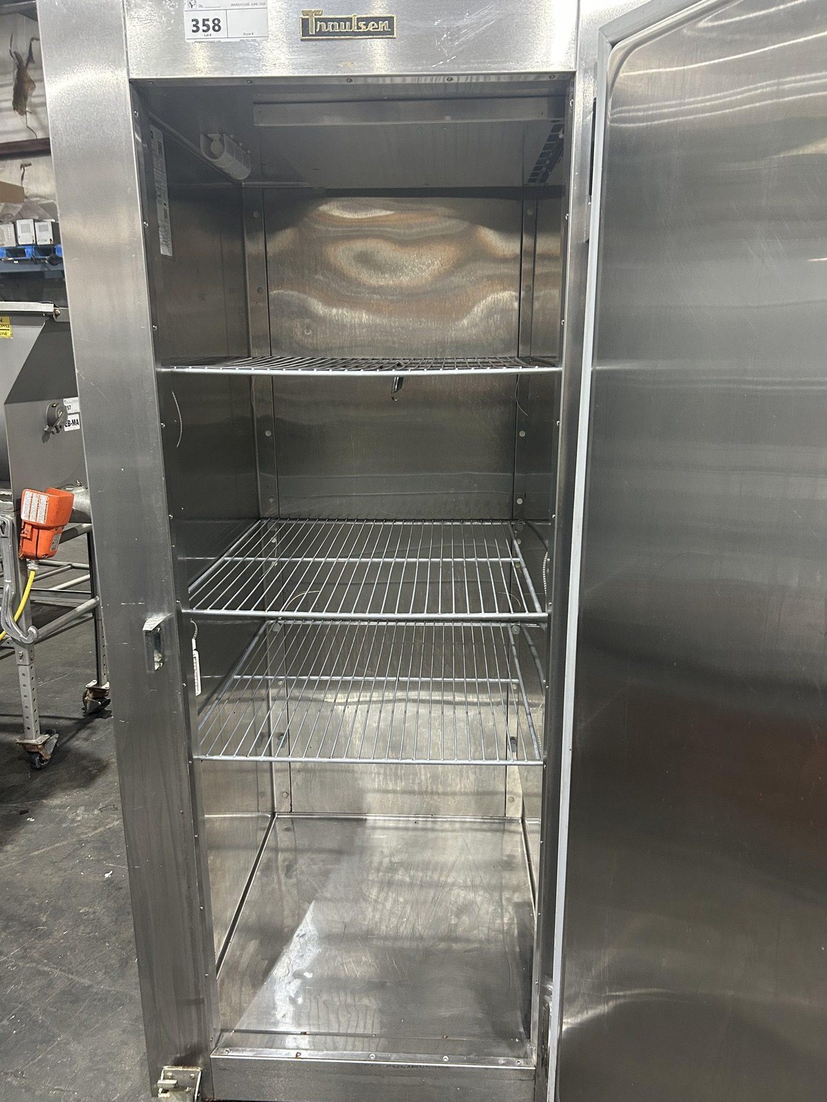 TRAULSEN RHT132WUT-FHS 1 DOOR STAINLESS STEEL REACH IN REFRIGERATOR COOLER