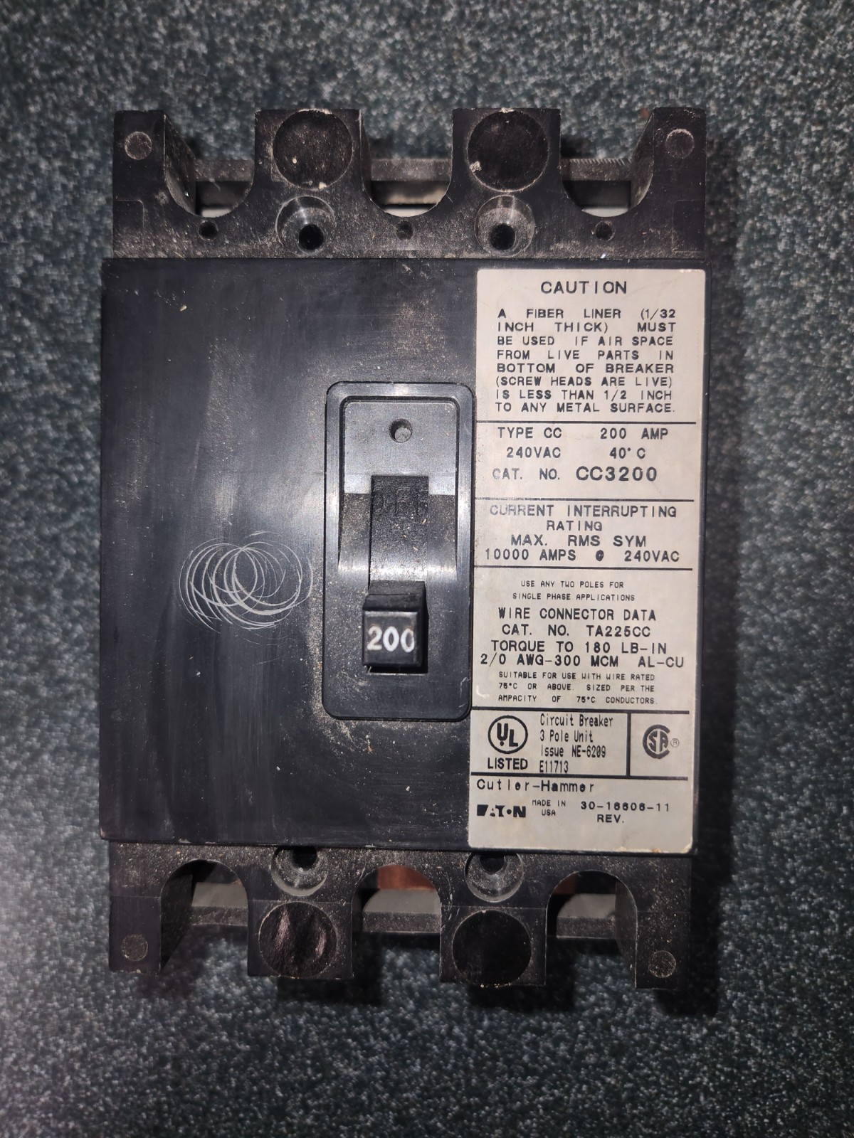 Eaton CC3200 200 Amp 3 Pole Circuit Breaker 240V Type CC 200A 3P Bolt On — READ
