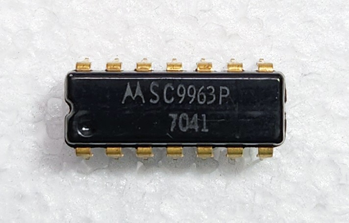 Motorola SC9963P (MSC9963P) IC-RTL NOR GATE MED PWR Gold Pins Vintage Early 1970