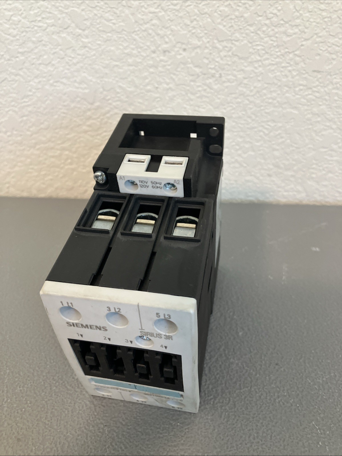 Siemens 3RT1033-1AK60 Sirius Non-Reversing Contactor 45A 3P 600V 110/120V Coil