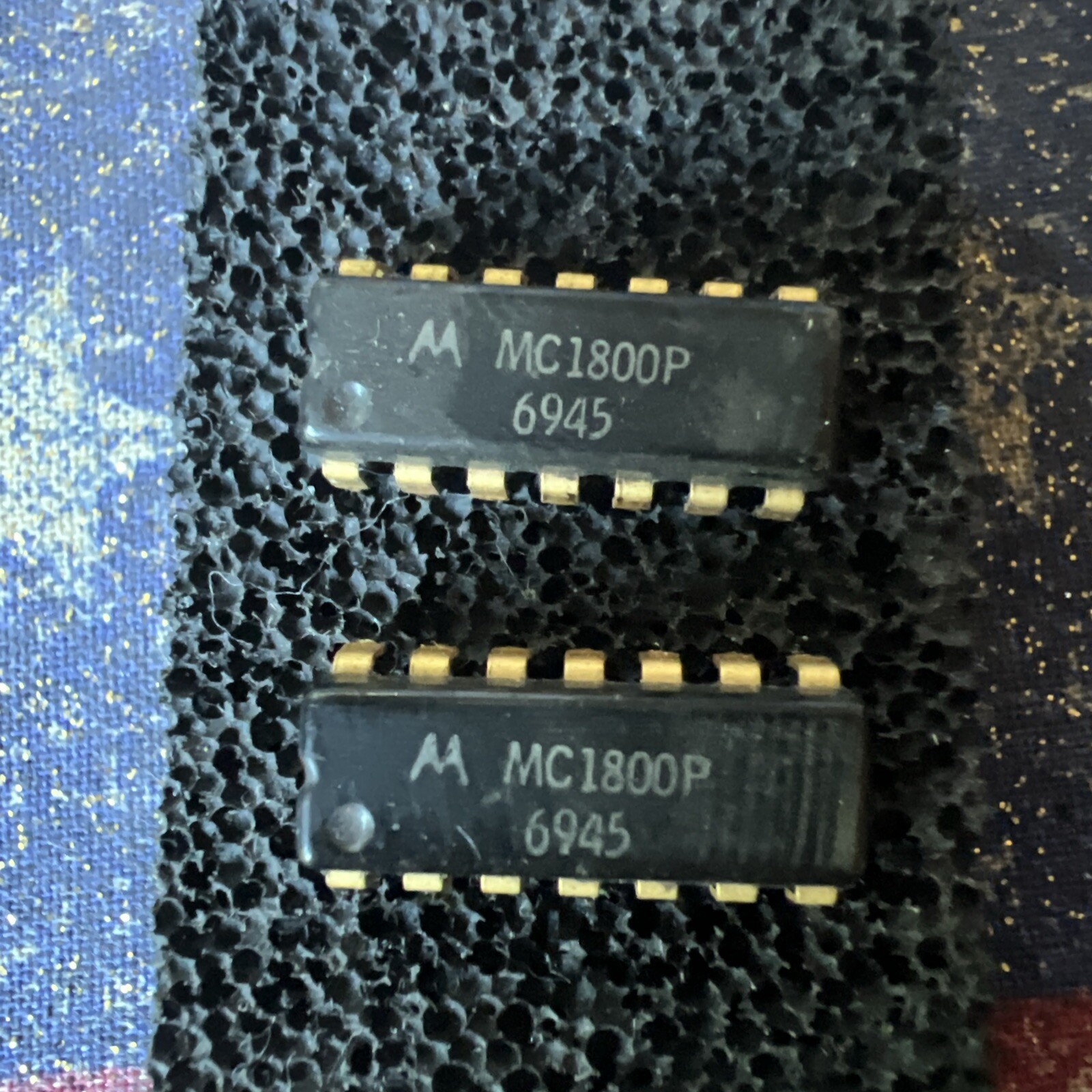 ** QUANTITY 2 ** MOTOROLA MC1800P