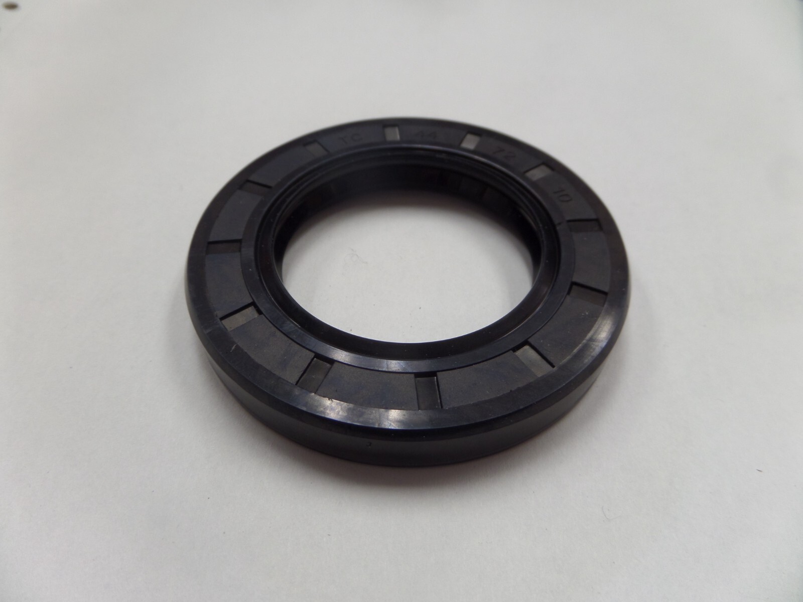TC 44X72X10 DOUBLE LIPS METRIC OIL / DUST SEAL 44mm X 72mm X 10mm WITH SPRING
