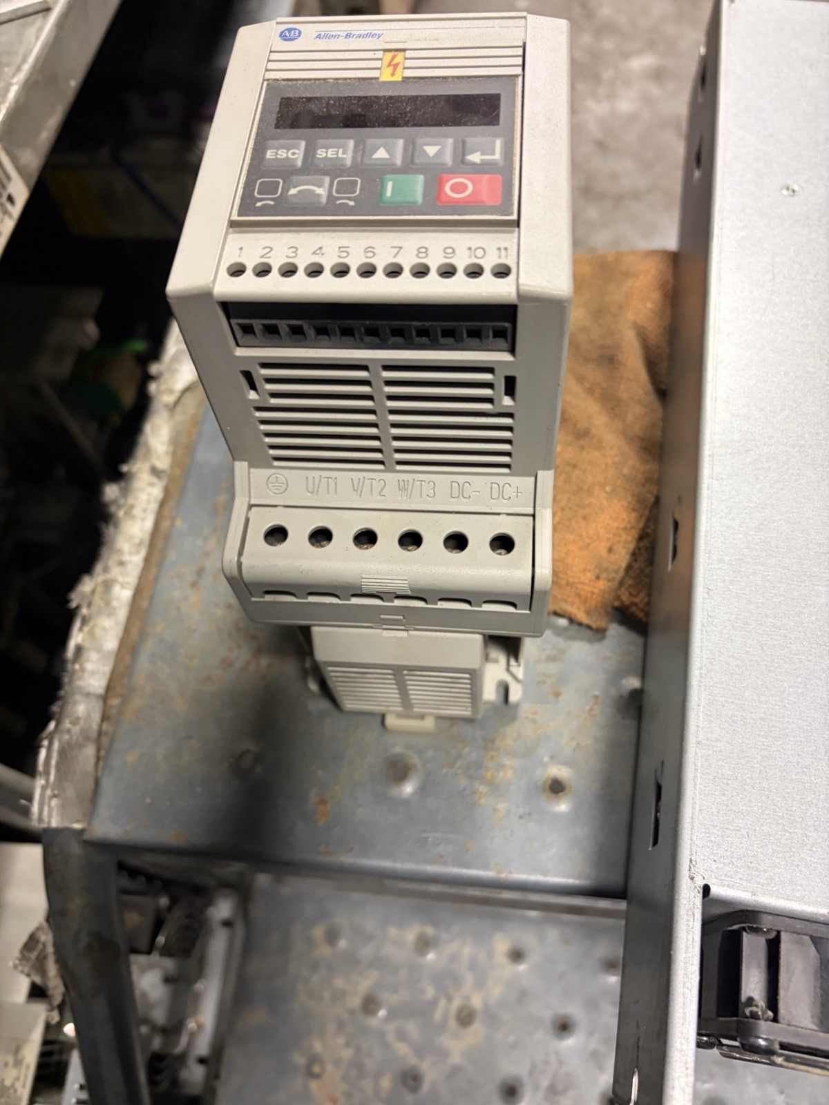 Allen Bradley 160-BA03NSF1P1 AC Drive Series C USED