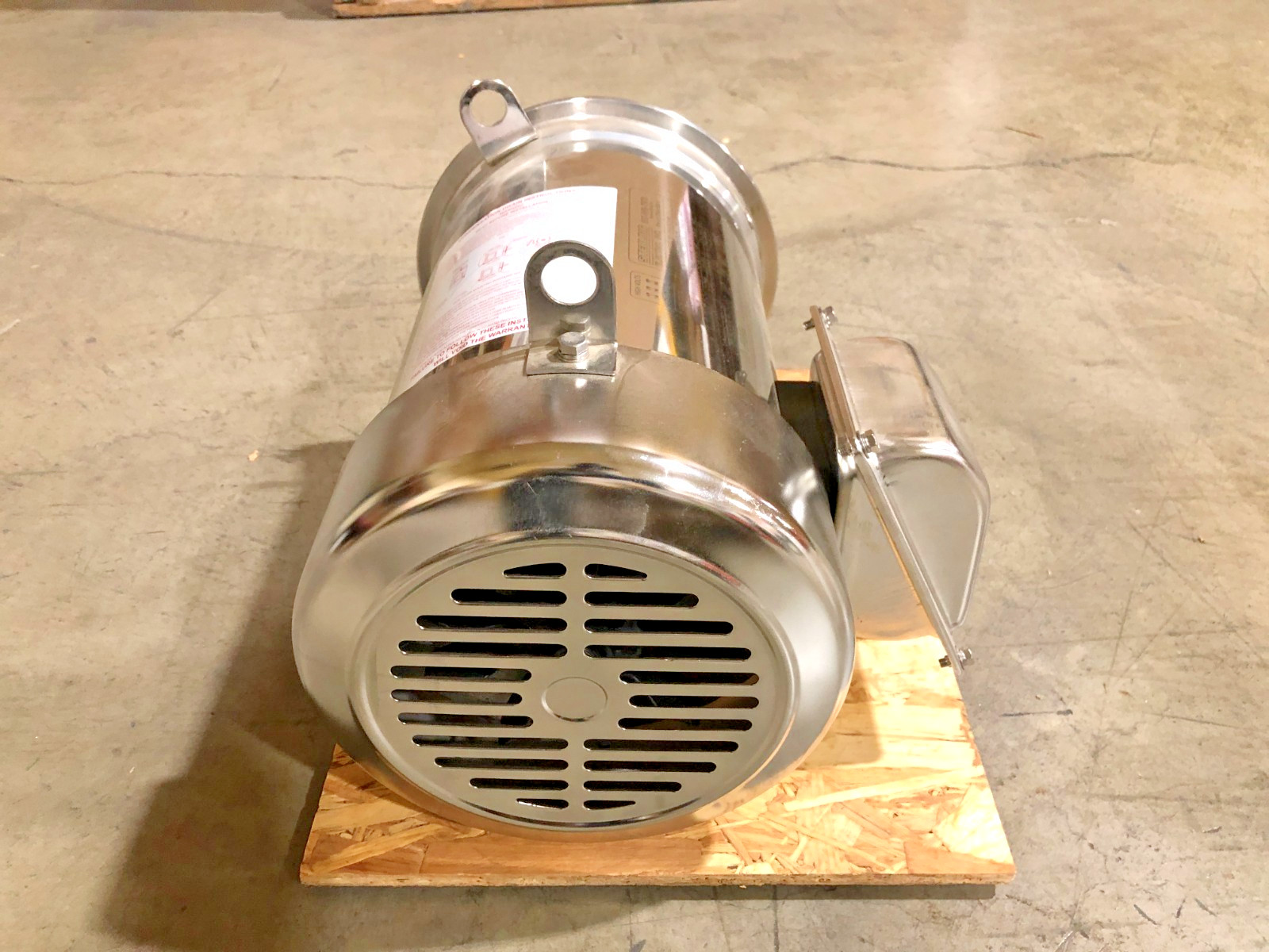 New Sterling XH0052PHA Washdown Motor 5HP 208-230/460V 3500rpm 3PH – No Box