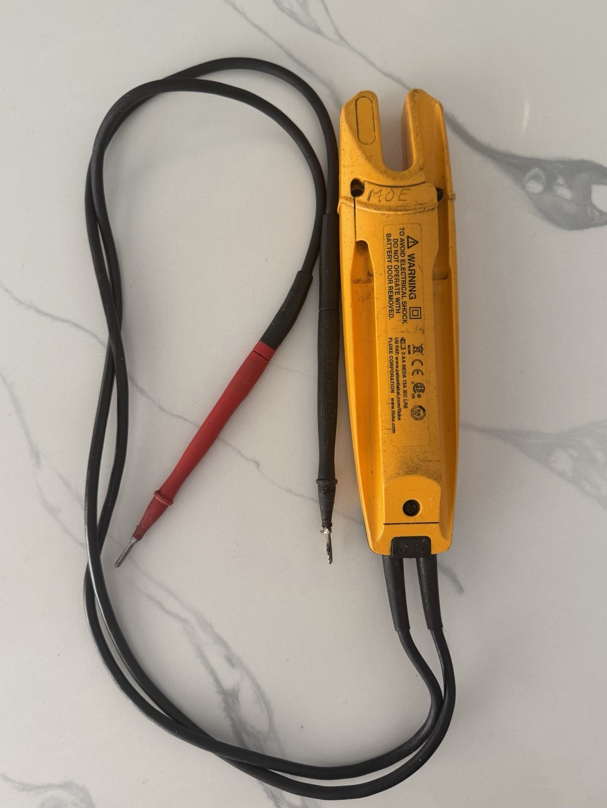 Fluke T5-1000 Voltage Continuity Current Electrical Tester 1000V CAT III AC/DC